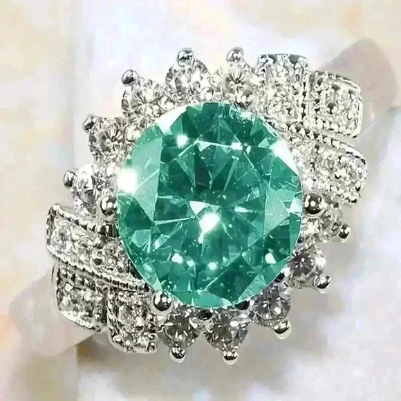 Exquisite Faux Gemstone Ring, Statement Piece for Wedding, Prom or Party Size 8 - Picture 1 of 1